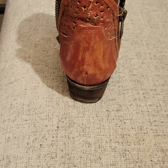 Boots - Picture 4 of 6